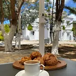 Hotel Beyaz Inci Palamut Buku